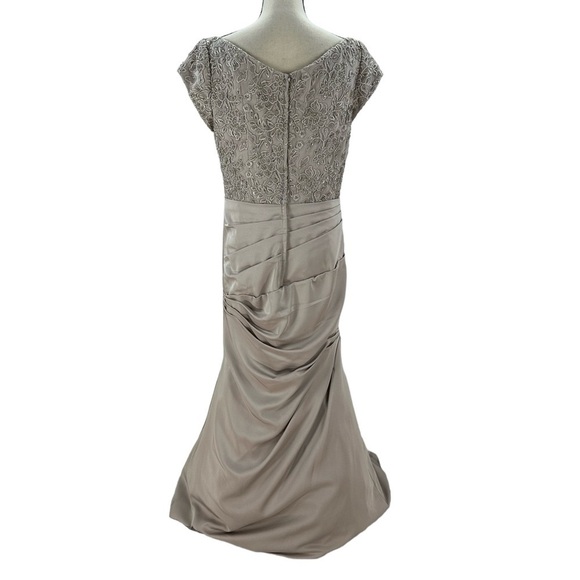 La Femme Short Sleeve Beaded Embroidered Trumpet Gown - Champagne - size 12 - Picture 3 of 10